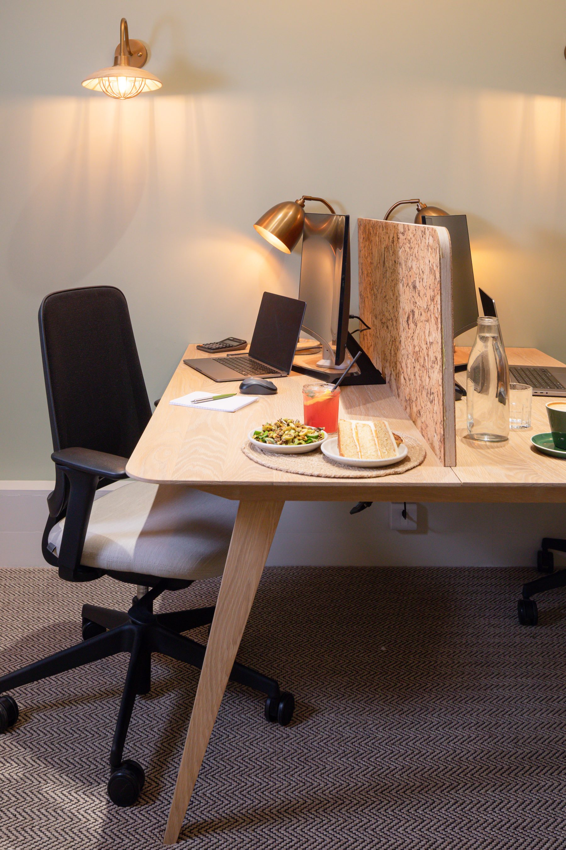 Hot Desk