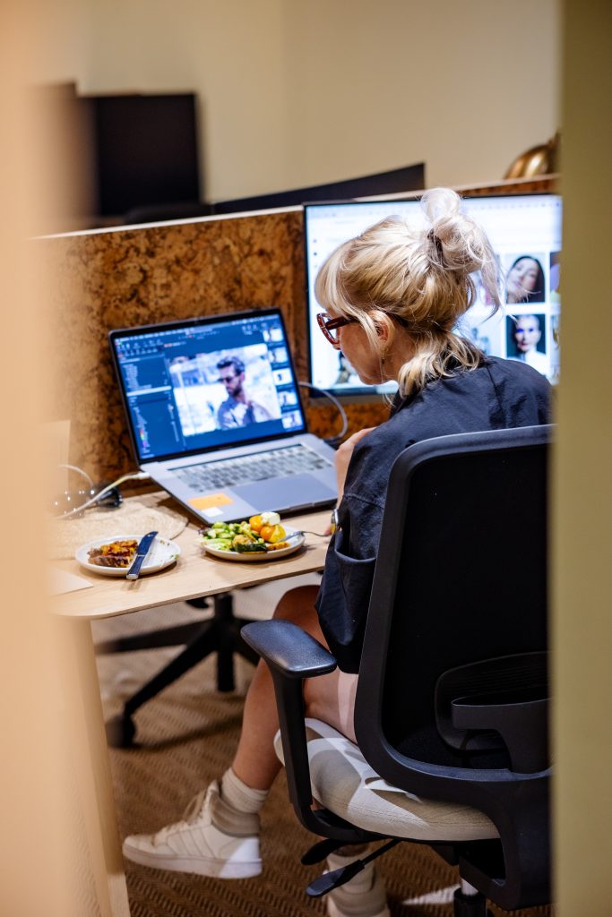 Hot Desk